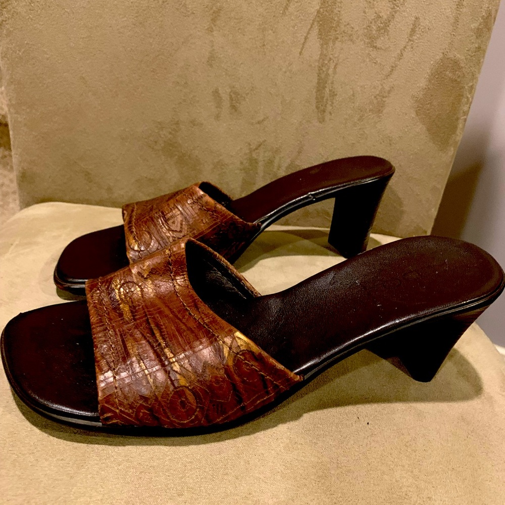 Bronze open toed mules 💥